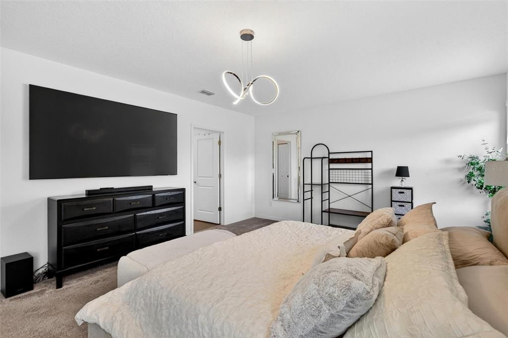 For Sale: $474,900 (5 beds, 2 baths, 2869 Square Feet)