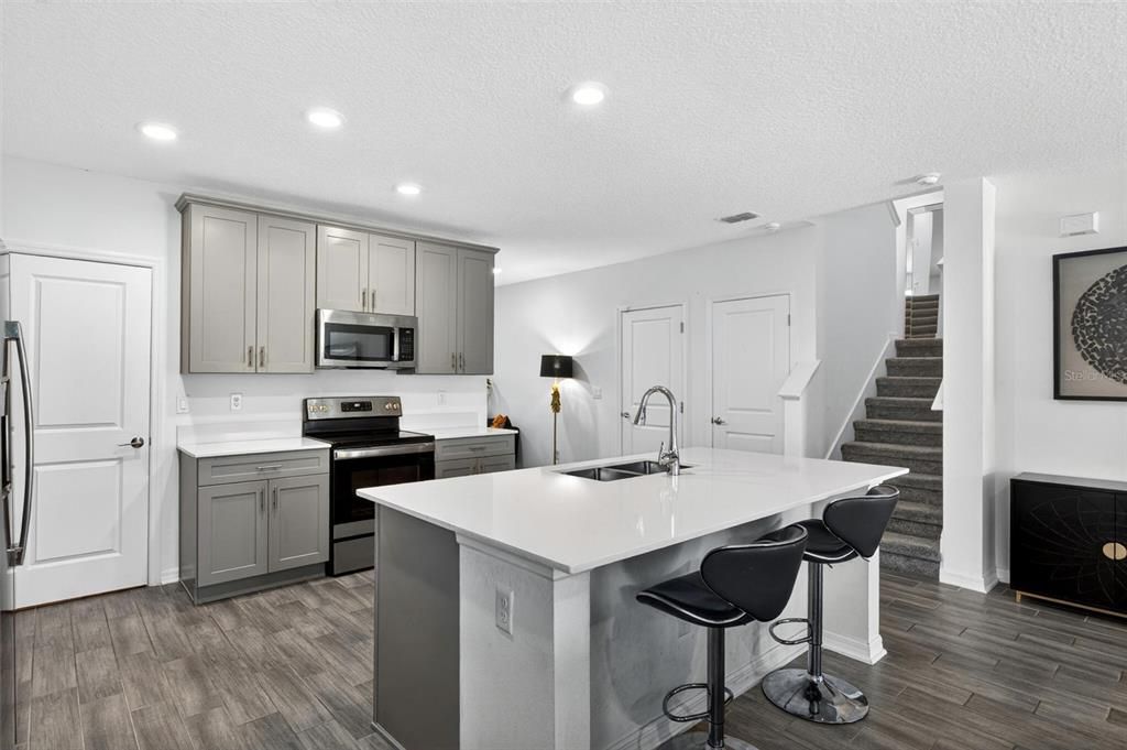 For Sale: $474,900 (5 beds, 2 baths, 2869 Square Feet)