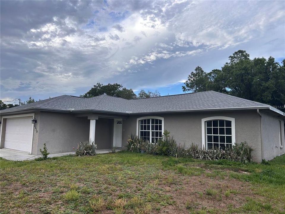 Activo con contrato: $249,000 (3 camas, 2 baños, 1237 Pies cuadrados)