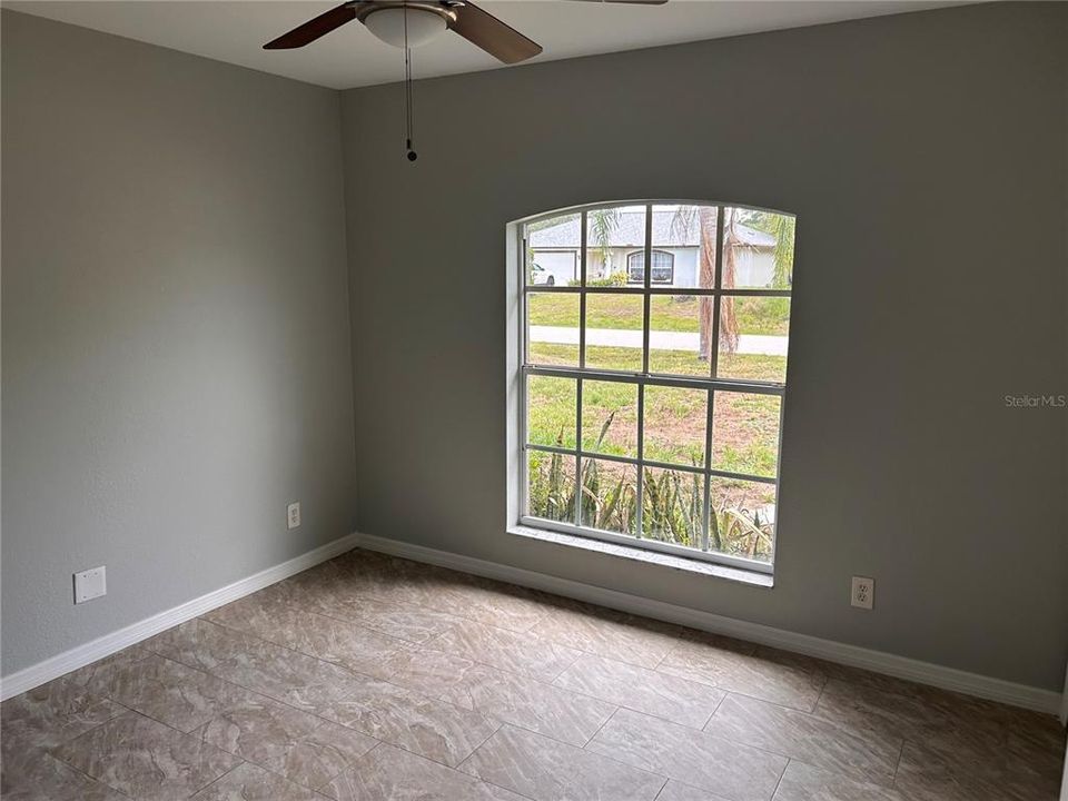 Activo con contrato: $249,000 (3 camas, 2 baños, 1237 Pies cuadrados)