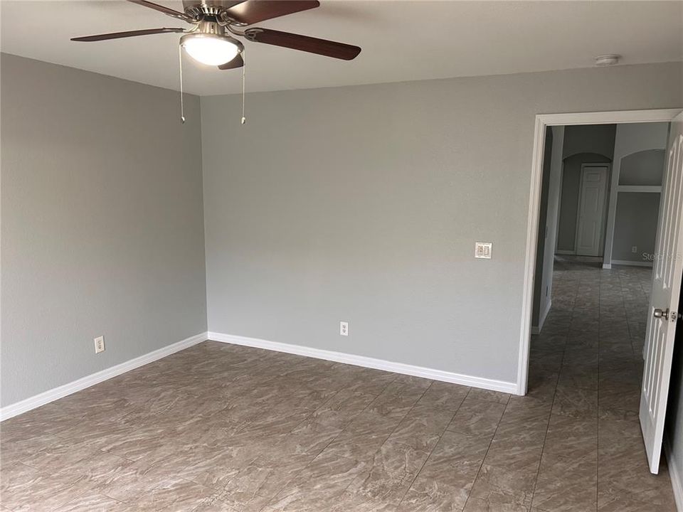 Activo con contrato: $249,000 (3 camas, 2 baños, 1237 Pies cuadrados)