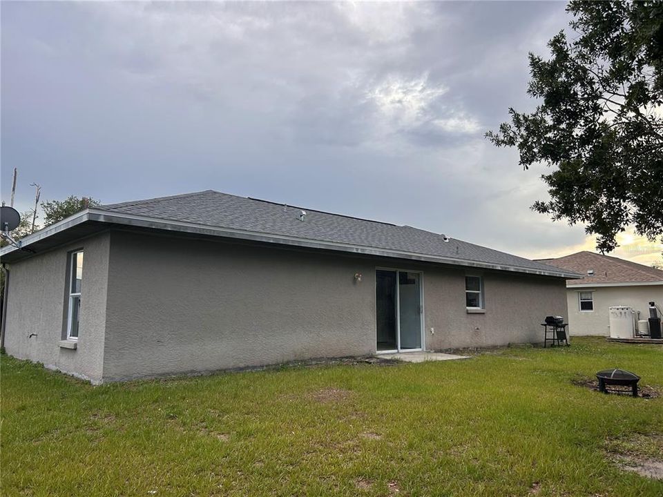 Activo con contrato: $249,000 (3 camas, 2 baños, 1237 Pies cuadrados)
