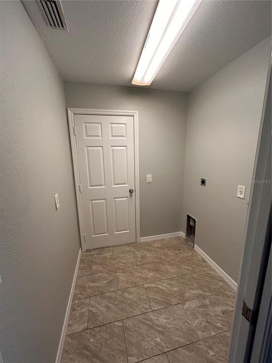 Activo con contrato: $249,000 (3 camas, 2 baños, 1237 Pies cuadrados)