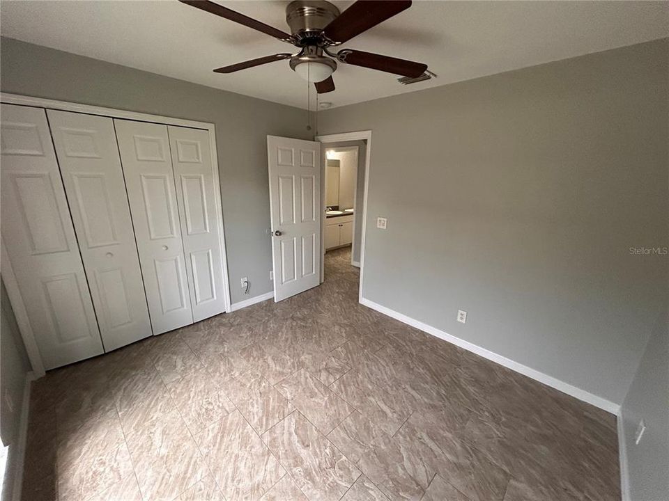 Activo con contrato: $249,000 (3 camas, 2 baños, 1237 Pies cuadrados)