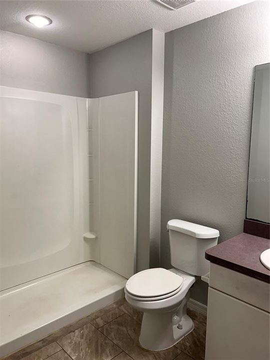 Activo con contrato: $249,000 (3 camas, 2 baños, 1237 Pies cuadrados)
