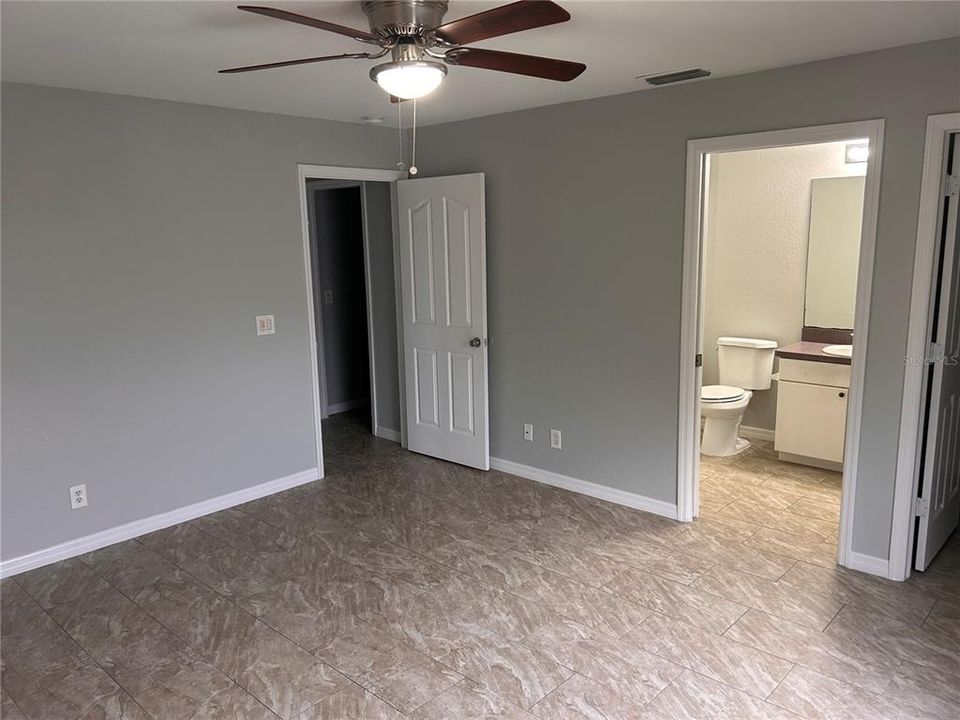 Activo con contrato: $249,000 (3 camas, 2 baños, 1237 Pies cuadrados)