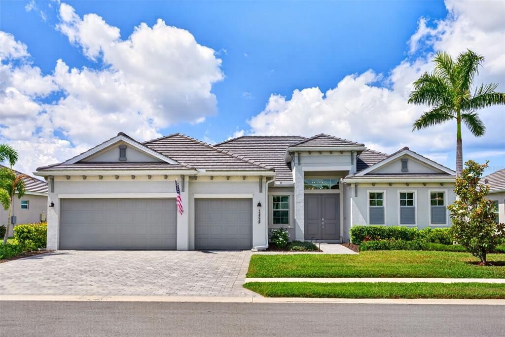 En Venta: $875,000 (3 camas, 3 baños, 2651 Pies cuadrados)