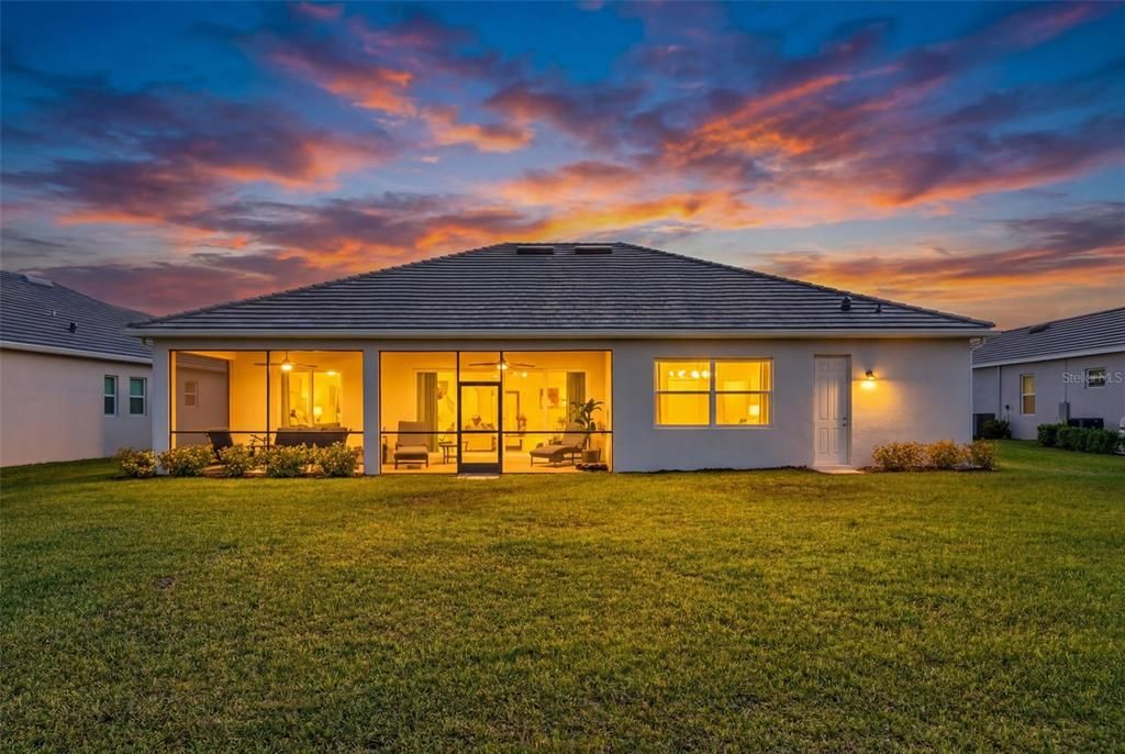 En Venta: $875,000 (3 camas, 3 baños, 2651 Pies cuadrados)