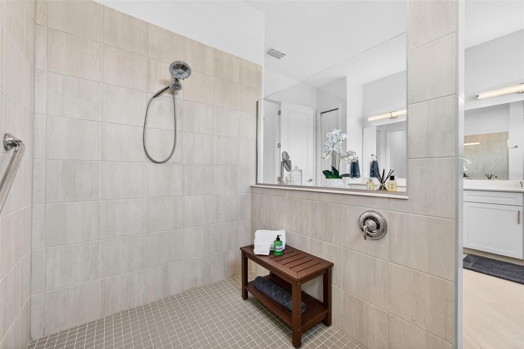 En Venta: $875,000 (3 camas, 3 baños, 2651 Pies cuadrados)