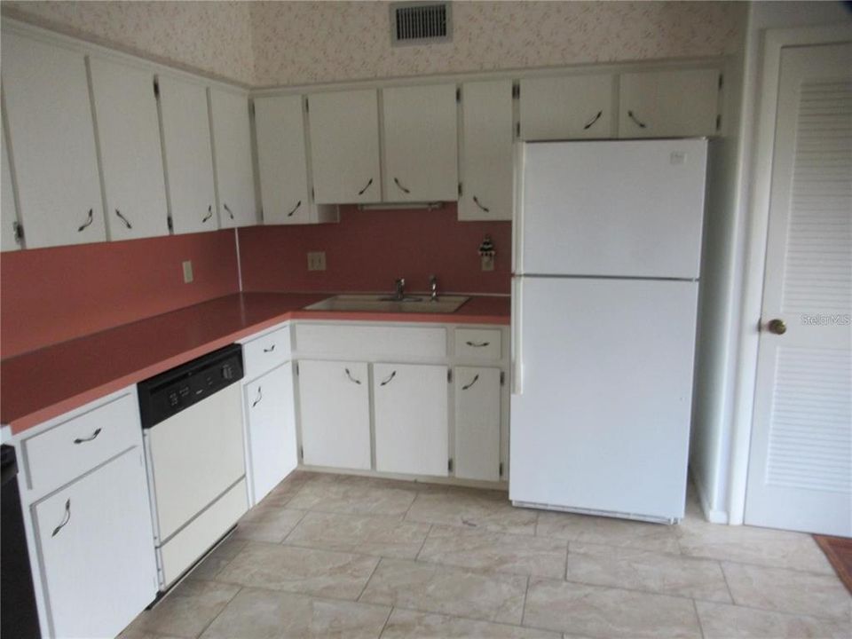 En Venta: $154,800 (2 camas, 2 baños, 1400 Pies cuadrados)