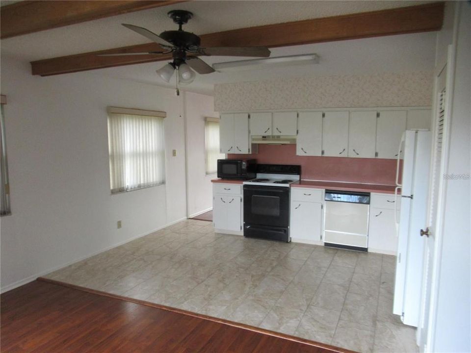 En Venta: $154,800 (2 camas, 2 baños, 1400 Pies cuadrados)