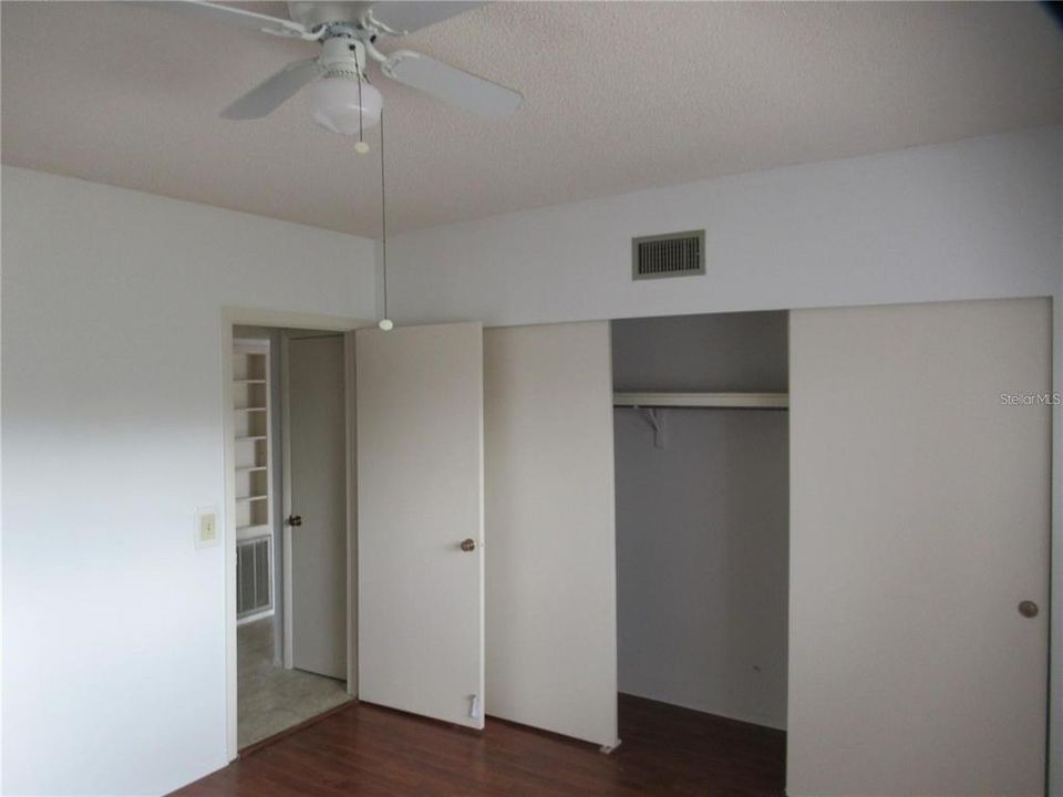 En Venta: $154,800 (2 camas, 2 baños, 1400 Pies cuadrados)