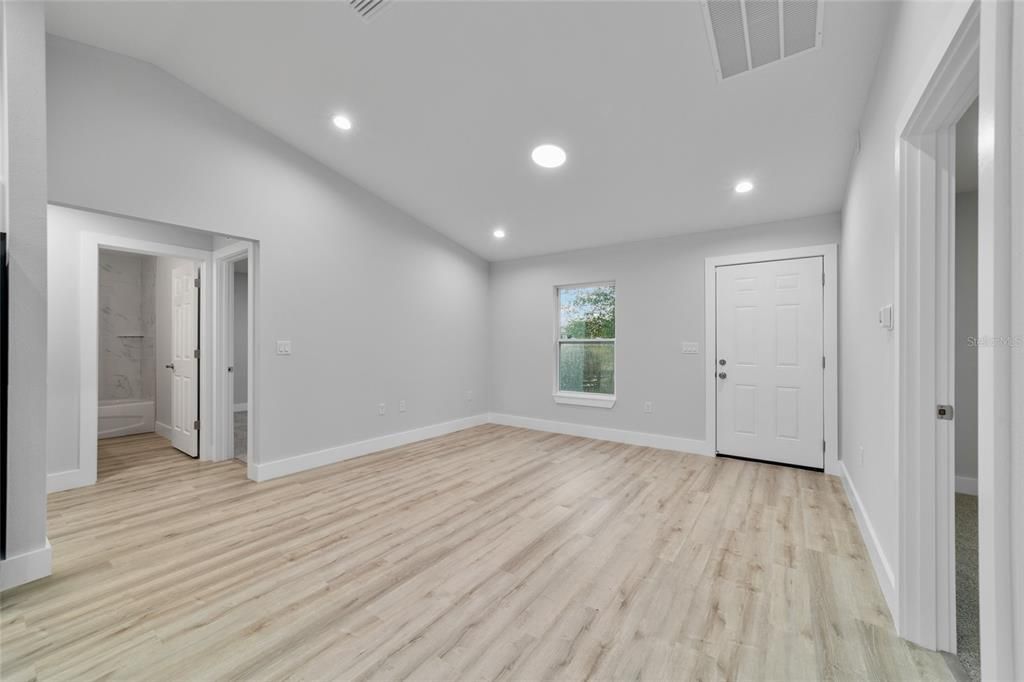На продажу: $203,999 (3 спален, 2 ванн, 1058 Квадратных фут)
