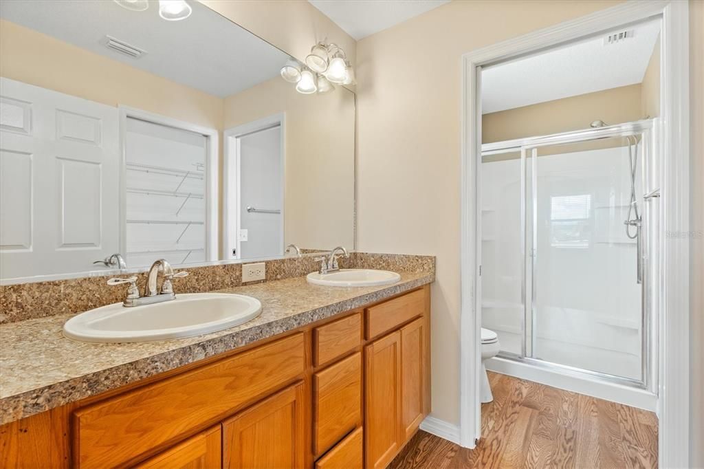 For Sale: $315,000 (3 beds, 2 baths, 1352 Square Feet)