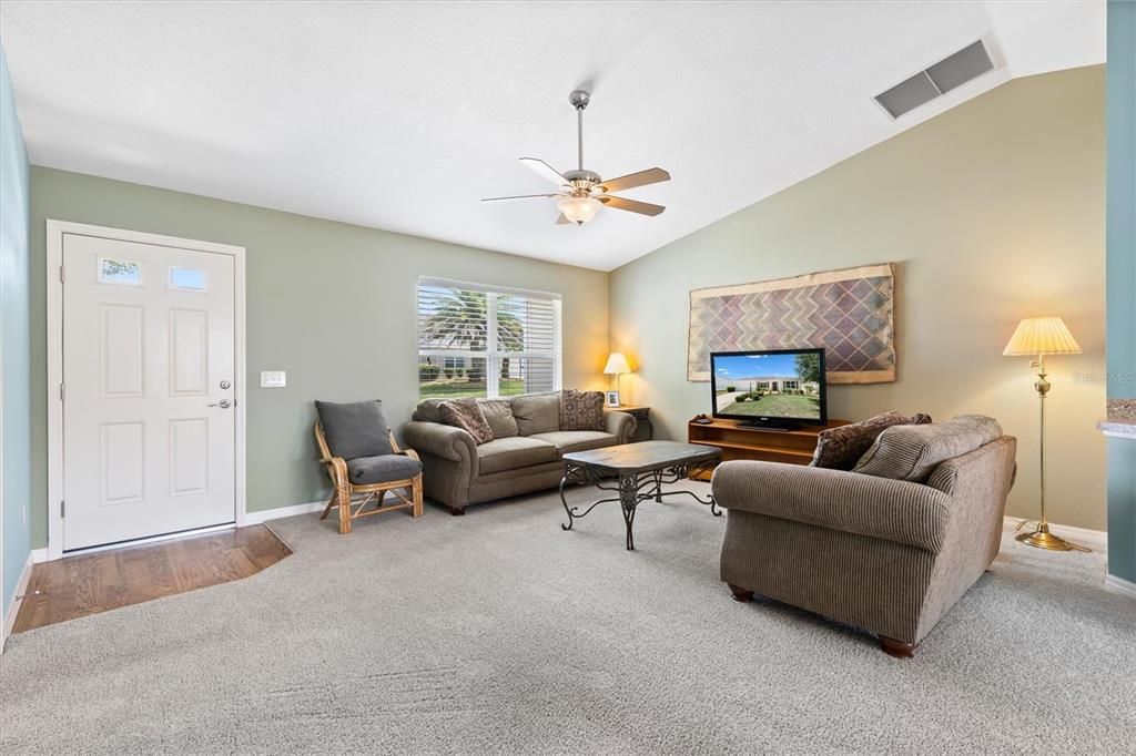 For Sale: $315,000 (3 beds, 2 baths, 1352 Square Feet)