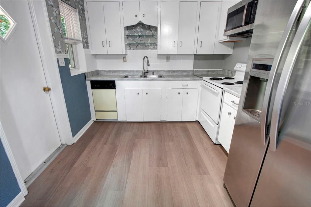 На продажу: $165,000 (2 спален, 1 ванн, 792 Квадратных фут)