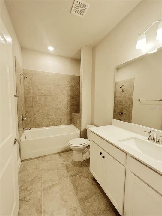 En Renta: $2,490 (4 camas, 2 baños, 1983 Pies cuadrados)