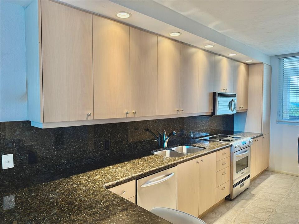 For Sale: $1,175,000 (2 beds, 2 baths, 1503 Square Feet)