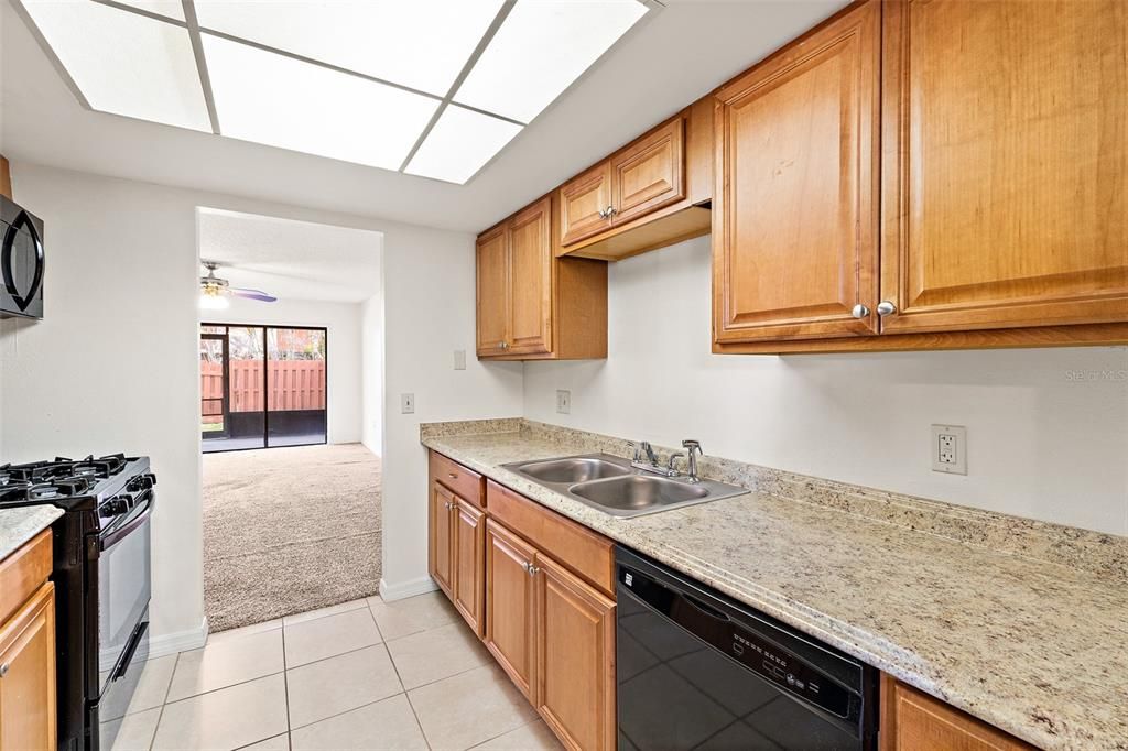 For Sale: $260,000 (2 beds, 2 baths, 1005 Square Feet)
