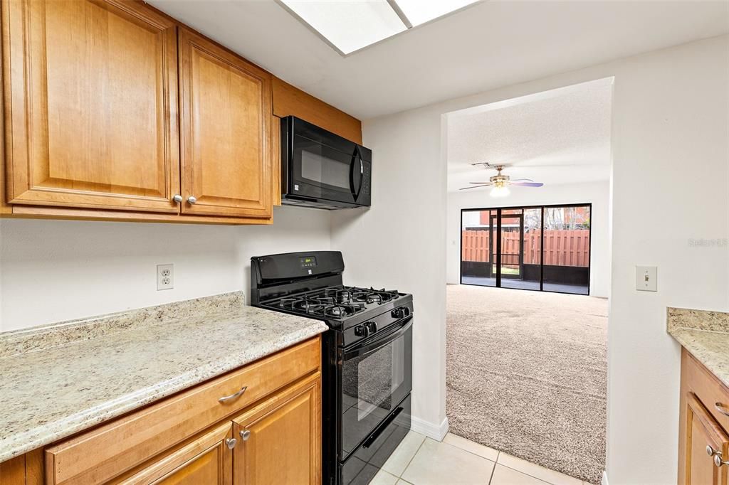For Sale: $260,000 (2 beds, 2 baths, 1005 Square Feet)