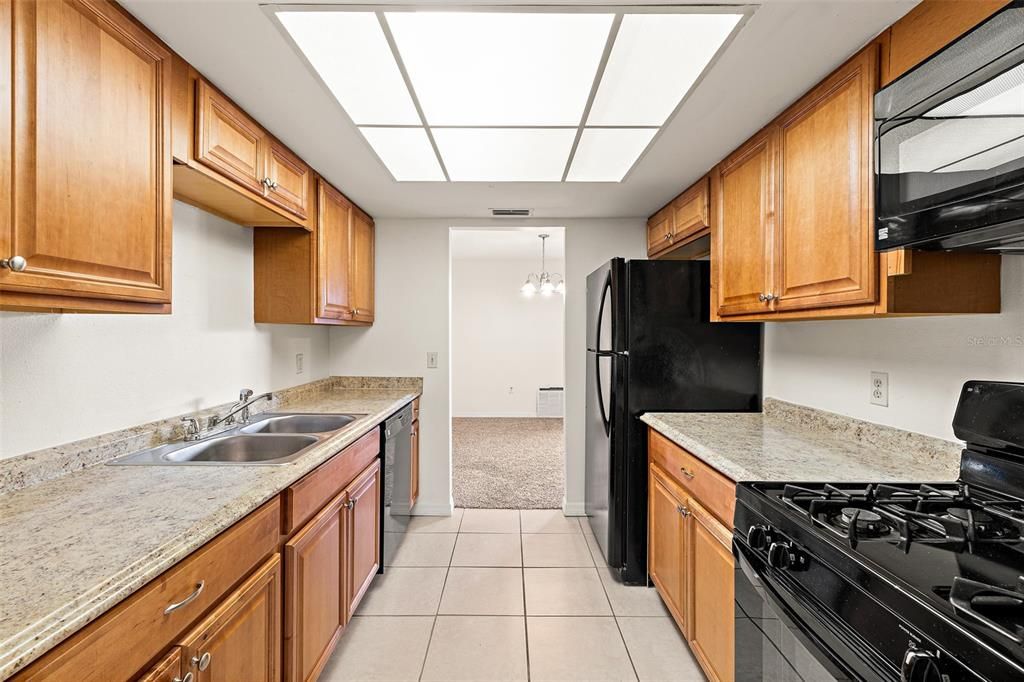 For Sale: $260,000 (2 beds, 2 baths, 1005 Square Feet)