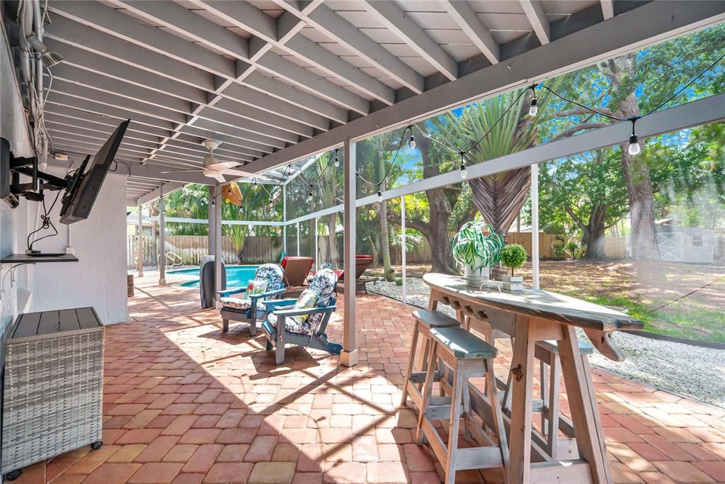 For Sale: $999,999 (4 beds, 3 baths, 2764 Square Feet)