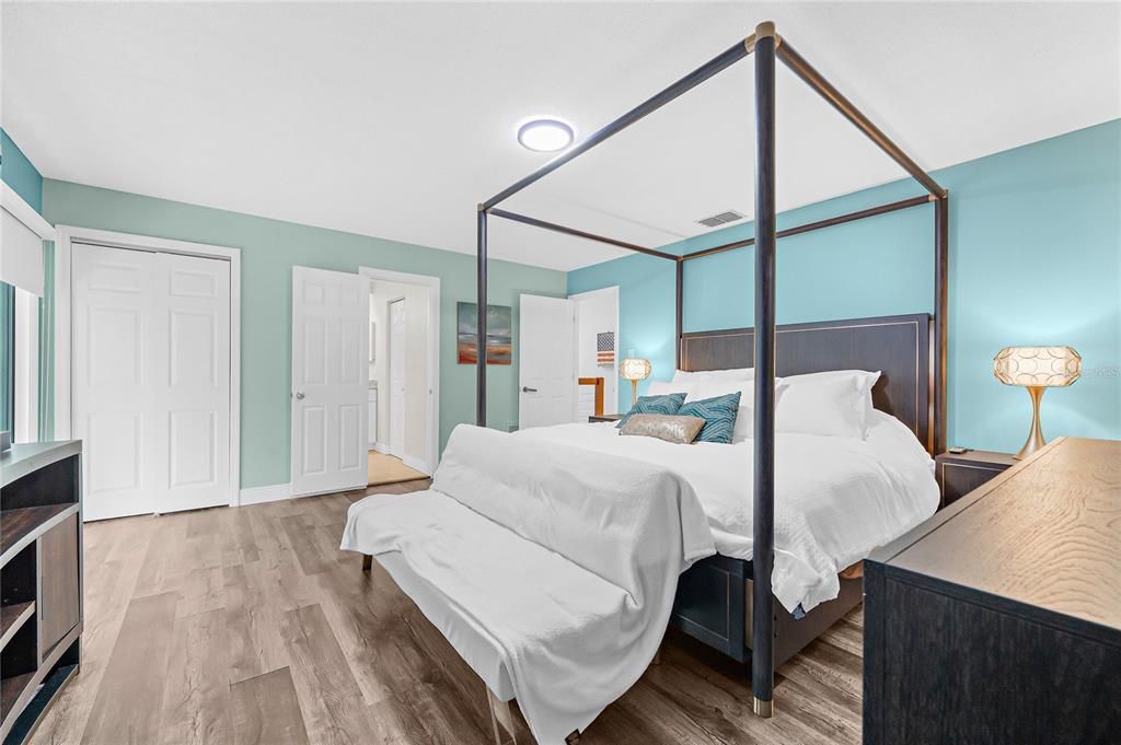 For Sale: $999,999 (4 beds, 3 baths, 2764 Square Feet)