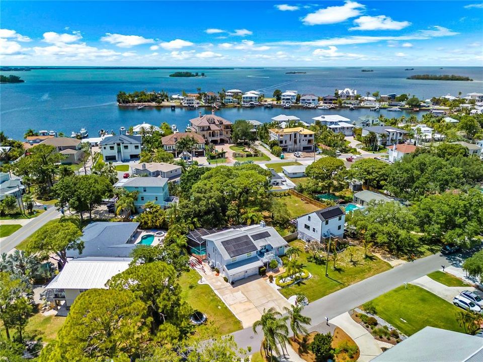 For Sale: $999,999 (4 beds, 3 baths, 2764 Square Feet)