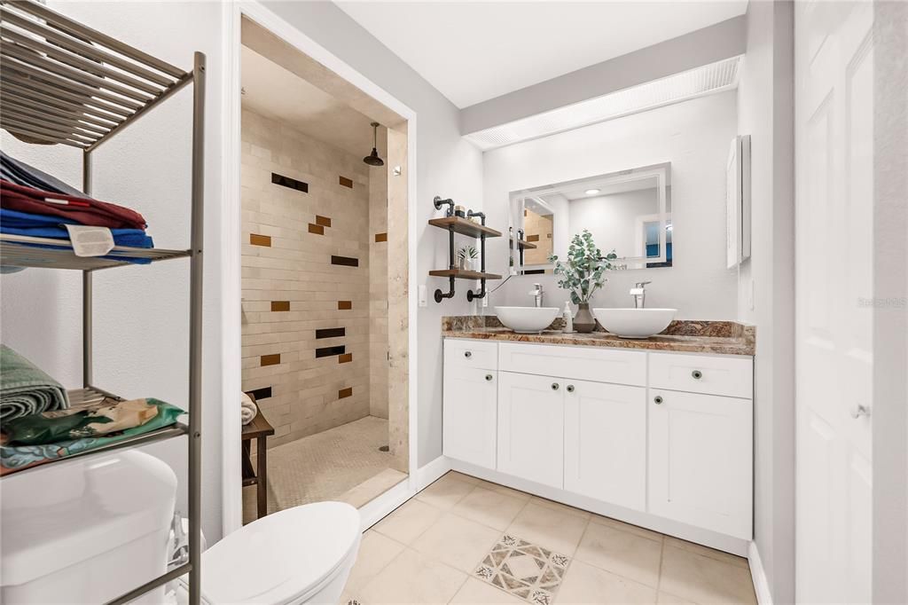 For Sale: $999,999 (4 beds, 3 baths, 2764 Square Feet)