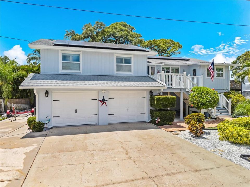 For Sale: $999,999 (4 beds, 3 baths, 2764 Square Feet)
