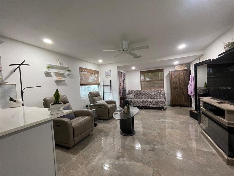 В аренду: $2,200 (1 спален, 1 ванн, 1050 Квадратных фут)