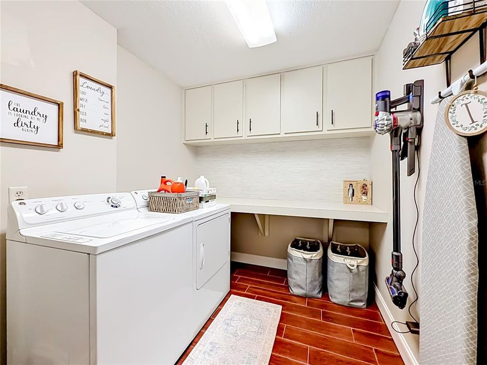 Active With Contract: $369,900 (3 beds, 2 baths, 1572 Square Feet)