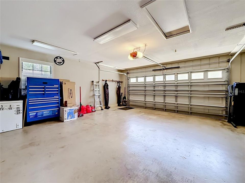 Active With Contract: $369,900 (3 beds, 2 baths, 1572 Square Feet)