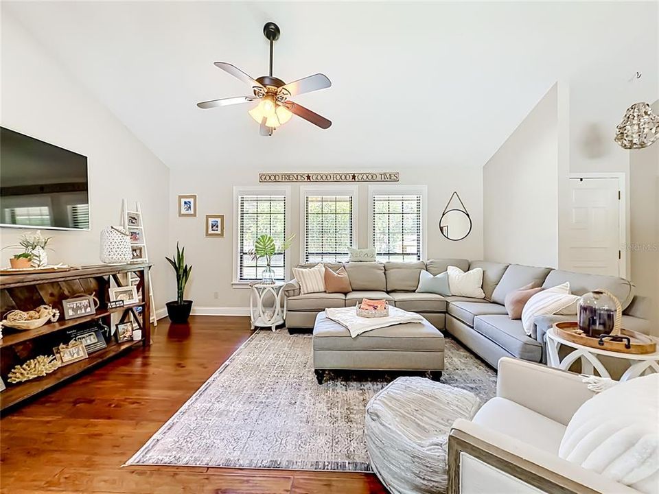 Active With Contract: $369,900 (3 beds, 2 baths, 1572 Square Feet)