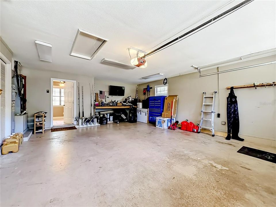 Active With Contract: $369,900 (3 beds, 2 baths, 1572 Square Feet)