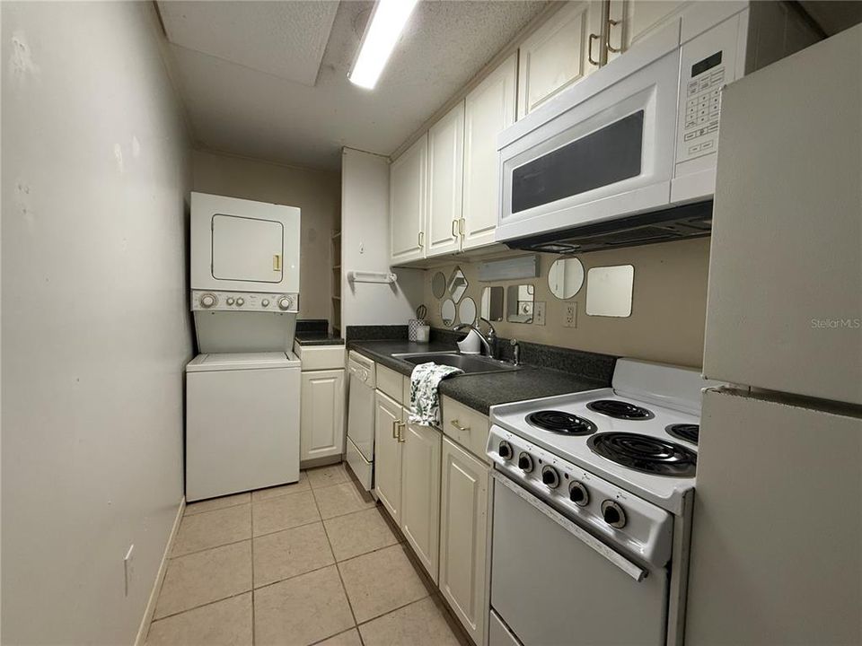 For Rent: $999 (1 beds, 1 baths, 548 Square Feet)