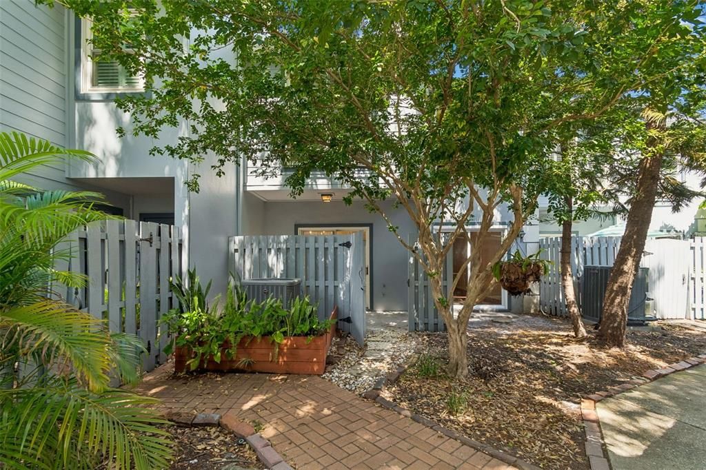 For Rent: $3,200 (2 beds, 2 baths, 1486 Square Feet)