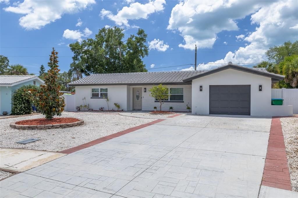 For Sale: $549,000 (3 beds, 2 baths, 1498 Square Feet)