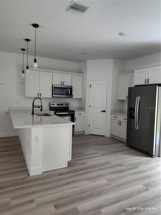 For Rent: $1,800 (4 beds, 2 baths, 1800 Square Feet)