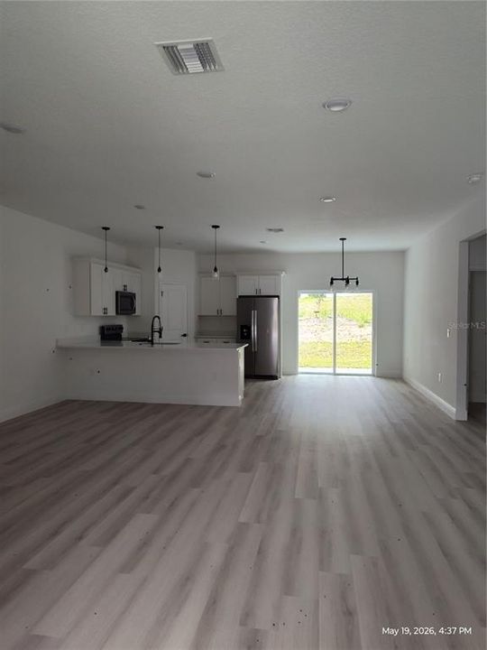 For Rent: $1,800 (4 beds, 2 baths, 1800 Square Feet)