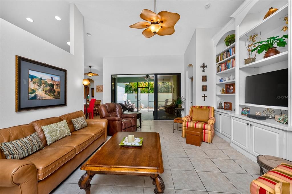 En Venta: $343,900 (3 camas, 2 baños, 2166 Pies cuadrados)