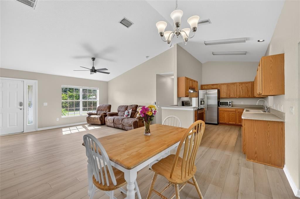 En Venta: $279,900 (3 camas, 2 baños, 1548 Pies cuadrados)