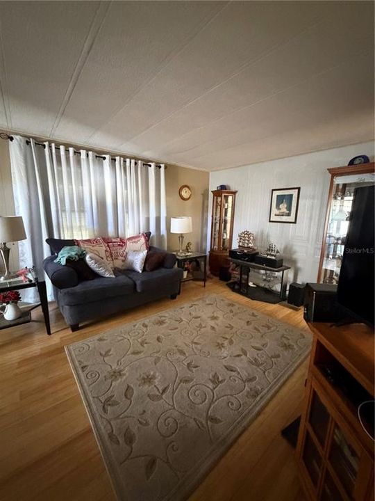 For Sale: $135,000 (2 beds, 2 baths, 828 Square Feet)