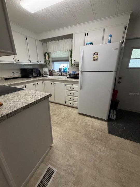 For Sale: $135,000 (2 beds, 2 baths, 828 Square Feet)