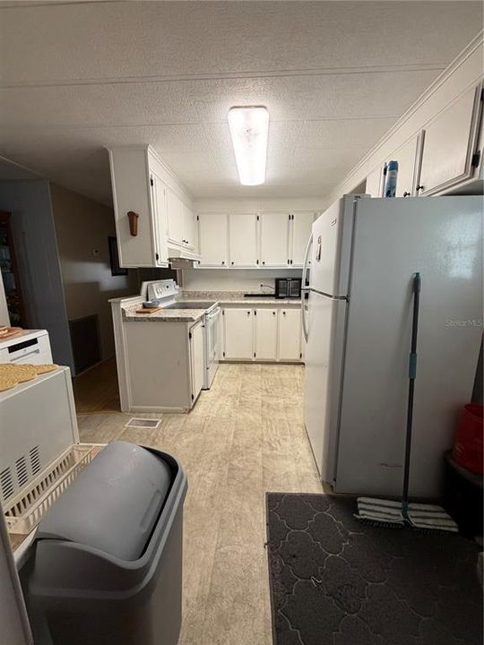 For Sale: $135,000 (2 beds, 2 baths, 828 Square Feet)