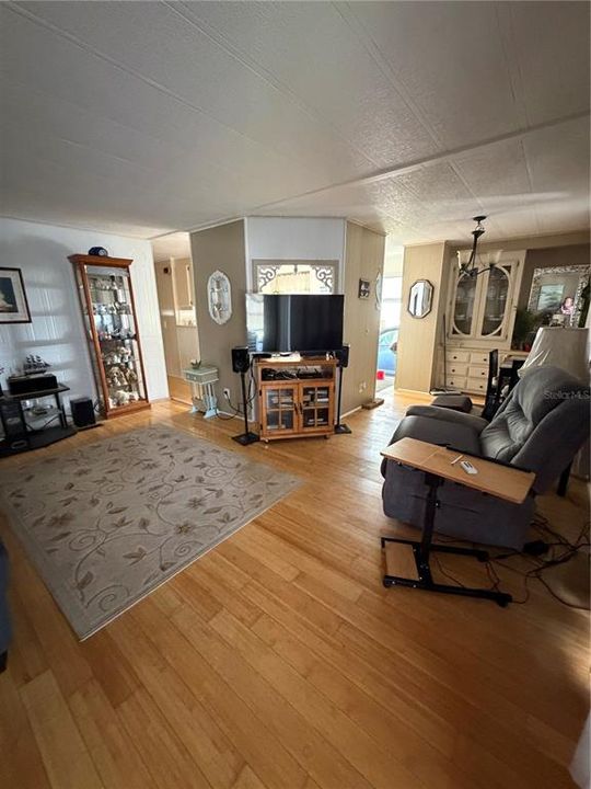 For Sale: $135,000 (2 beds, 2 baths, 828 Square Feet)