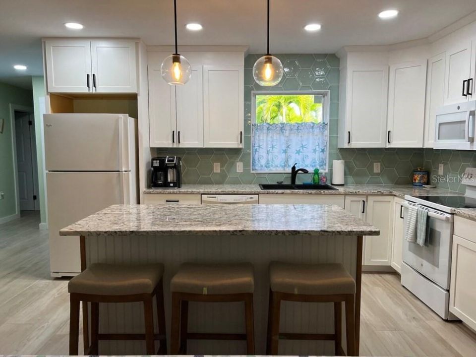 For Sale: $1,699,000 (3 beds, 3 baths, 1329 Square Feet)
