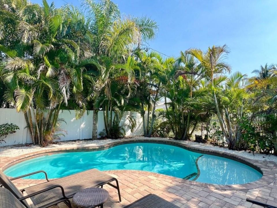For Sale: $1,699,000 (3 beds, 3 baths, 1329 Square Feet)
