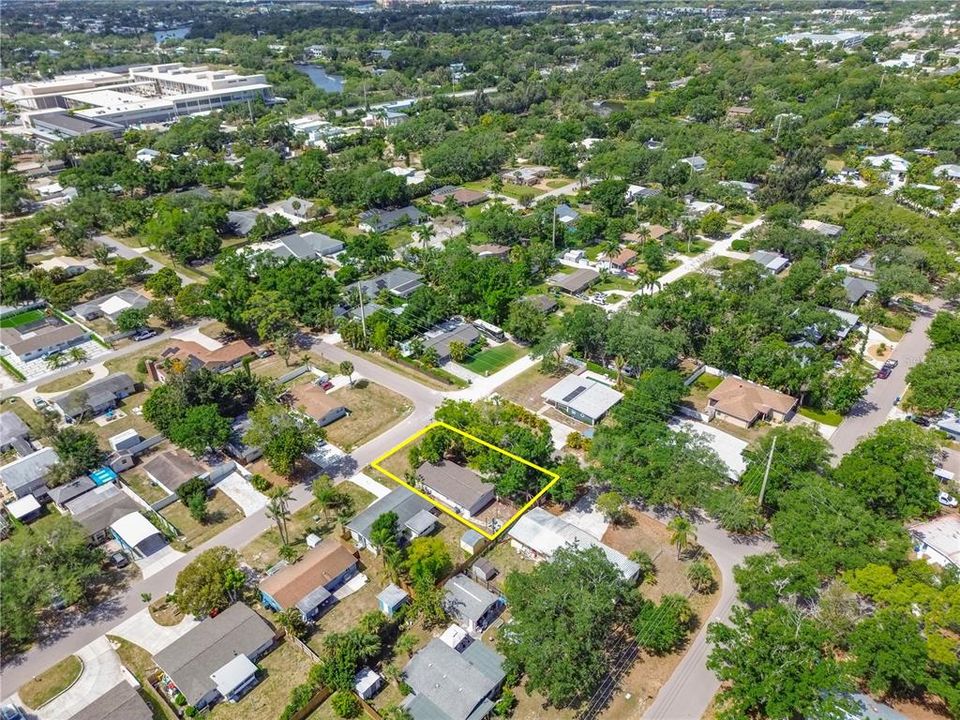 待售: $330,000 (3 贝兹, 1 浴室, 912 平方英尺)