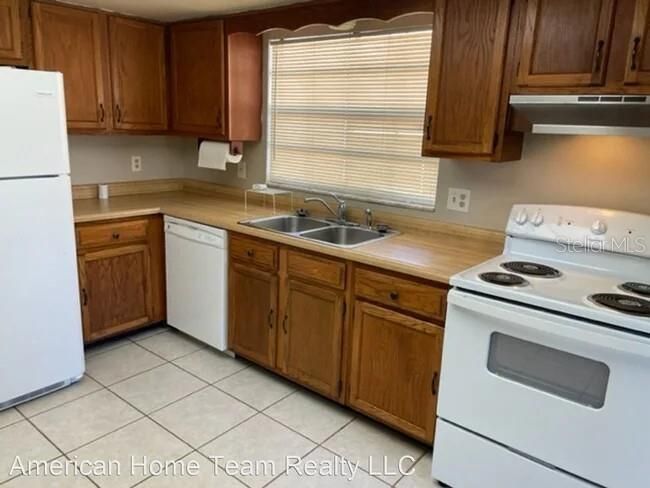 В аренду: $2,250 (4 спален, 2 ванн, 1571 Квадратных фут)